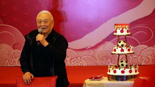 男生穿丝袜被室友c爽了